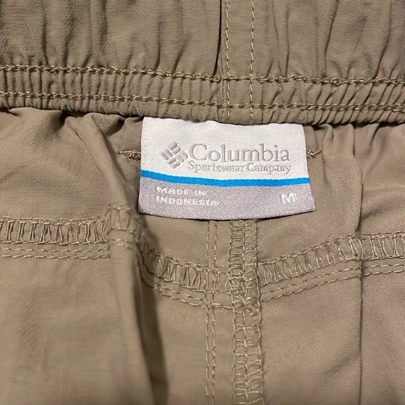 Columbia Women’s Shorts Size Medium Never Worn - Picture 7 of 9